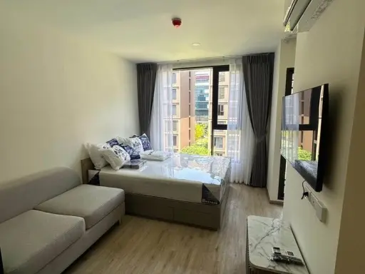 For rent: Wonder Kaset, swimming pool view. There is complete furniture. Decorated and ready to move in immediately. First come, first served.