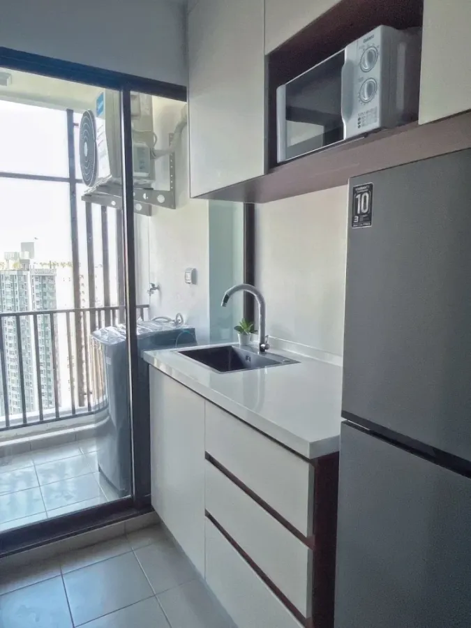 ให้เช่า 𝐑𝐞𝐠𝐞𝐧𝐭 𝐇𝐨𝐦𝐞 𝐖𝐮𝐭𝐭𝐡𝐚𝐤𝐚𝐭 ห้องตกแต่งเฟอร์นิเจอร์ Built-in มีกระจกกั้นห้อง และเครื่องใช้ไฟฟ้า จองเลย