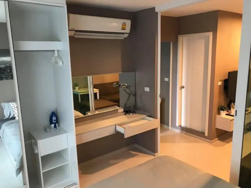 Sale/Rent Urgent!! Condo Aspire Erawan, size 30 sq.m., pool view, separate kitchen, first come first served.
