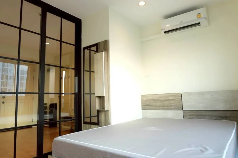 Selling Lumpini Ville Ramkhamhaeng 44, 1 bedroom, 1 bathroom. Fully furnished, great location. Book now!