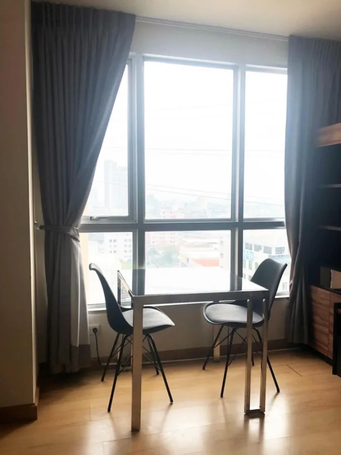 Sale Life @ Ratchada-Sutthisan, corner room, with windows in every room, clear view, not uncomfortable. You can reserve first.