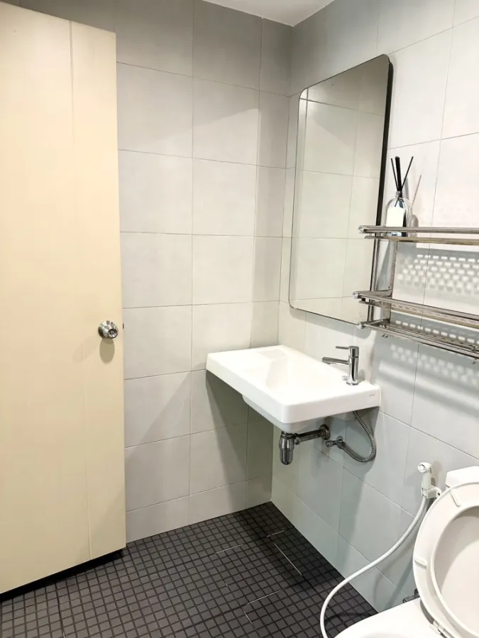 For rent urgently!! Condo Elio Sukhumvit 64, complete facilities. Ready to move in. Don't miss it!!