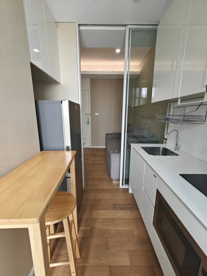 For sale, for rent!! Condo The Saint Residences, 32nd floor, Building C, convenient transportation, good price, hurry and book now!!