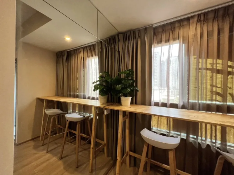For sale: IDEO RAMA 9–ASOKE, beautiful room, stylishly decorated, comes with built-in wardrobe, reserve now.