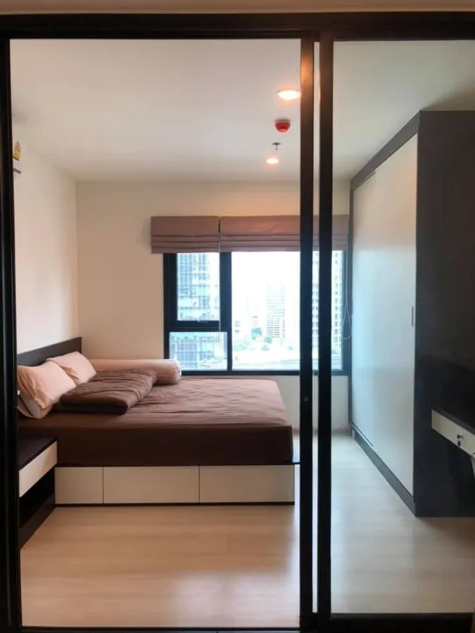 For rent urgently!! Condo Life Asoke, room number 46/701, ready to move in Fully furnished, convenient to travel, hurry up and book now!!