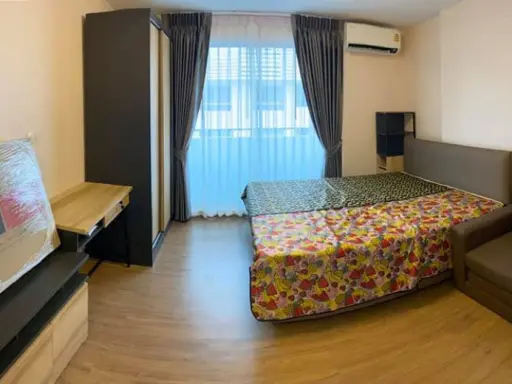 For Rent Plum Condo Paholyothin 89 Studio room fully furnished. with built-in washing machine If interested, hurry up to reserve.