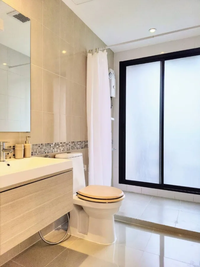 Urgent sale!! S One Rama 9, 2nd floor, Building B, fully furnished, good price, ready to pack your bags and move in!!