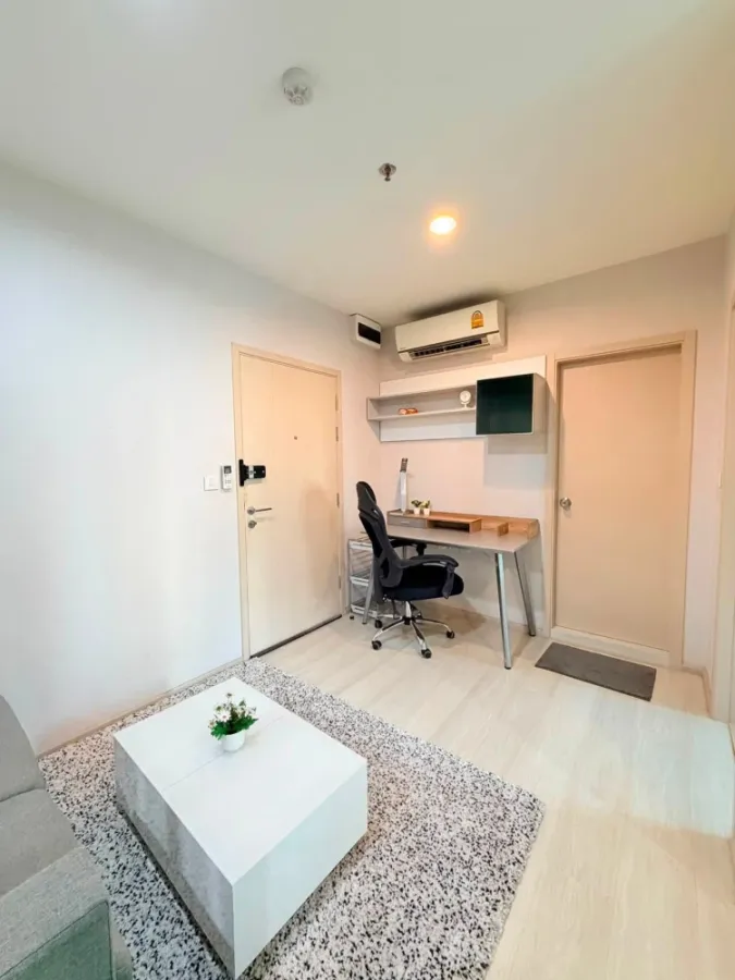 For rent: Life Pinklao, 1 bedroom, 1 bathroom condo with full built-in furniture. Don't miss out!