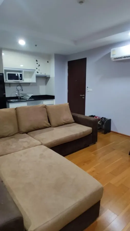 For rent, The Line Phaholyothin Park, high floor, beautiful view, with wallpaper in the whole room. If interested, reserve quickly.