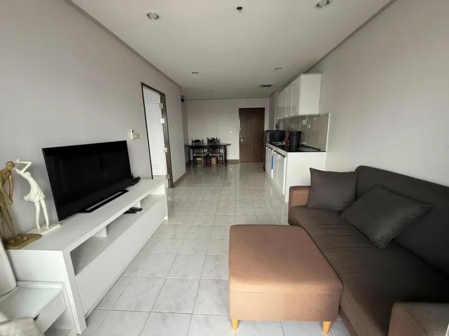 For rent: Commonwealth Pinklao, 9th floor, fully furnished, very livable. Book now, don't miss out!