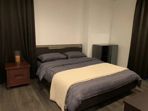 Condo for rent, Rende Sukhumvit 23, 5th floor, spacious room, comfortable, King Size bed, don't miss it.