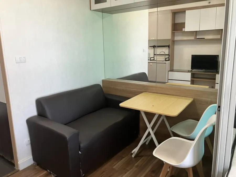 For rent: A Space Me Bangna. Partitioned rooms with built-in furniture throughout. Don't miss this opportunity!