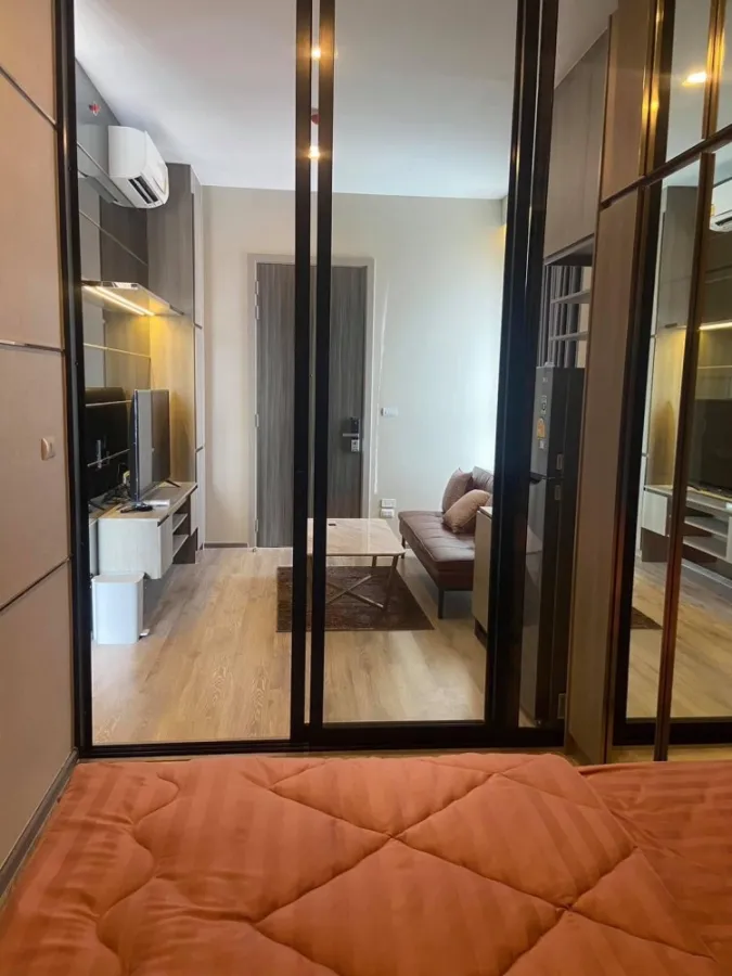 For rent, Knightsbridge Prime On Nut, corner room, 30th floor, very good view, built-in furniture, hurry to book before it's out of hand.