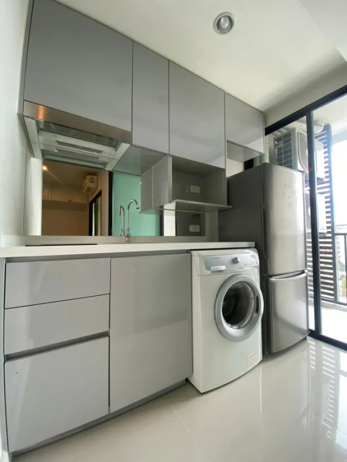 For rent, Metro Sky Ratchada, a spacious room, separated into proportions. fully furnished ready to move in Hurry up to reserve it.