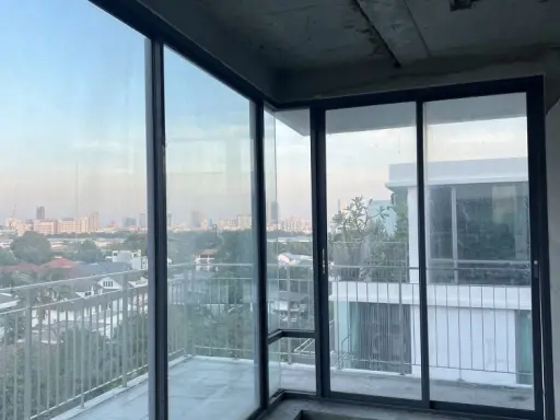 Prom Phahonyothin 2 for sale, empty room, top floor, very large room, great city view. If interested, reserve now, don't miss it. ​