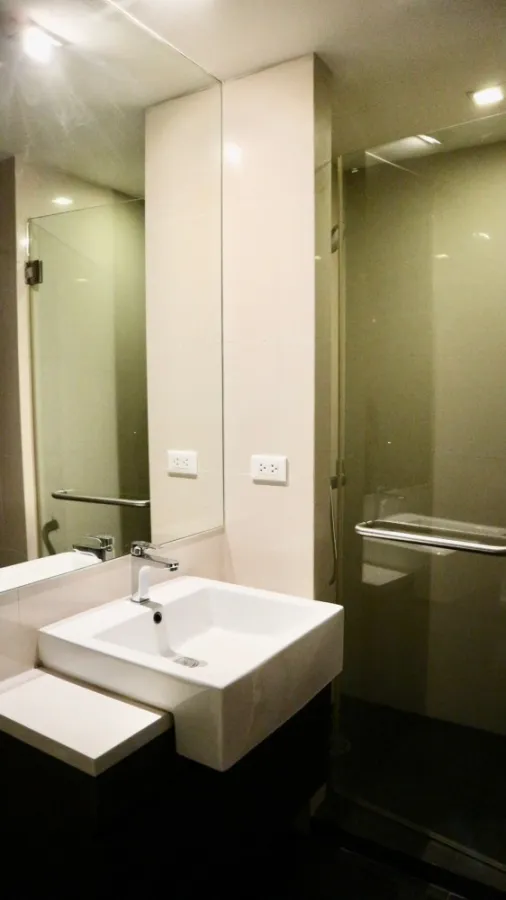 For sale for rentNOBLE REMIX, 11th floor, room decorated in Modern style, decorated with good furniture. Hurry and reserve now.