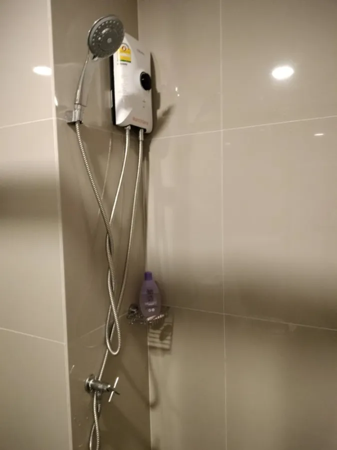 ให้เช่า The Indeed Condo Amata ห้องชั้น 2 บิวท์อินเฟอร์นิเจอร์อย่างดี หิ้วกระเป๋าเข้าอยู่ได้เลยจ้า