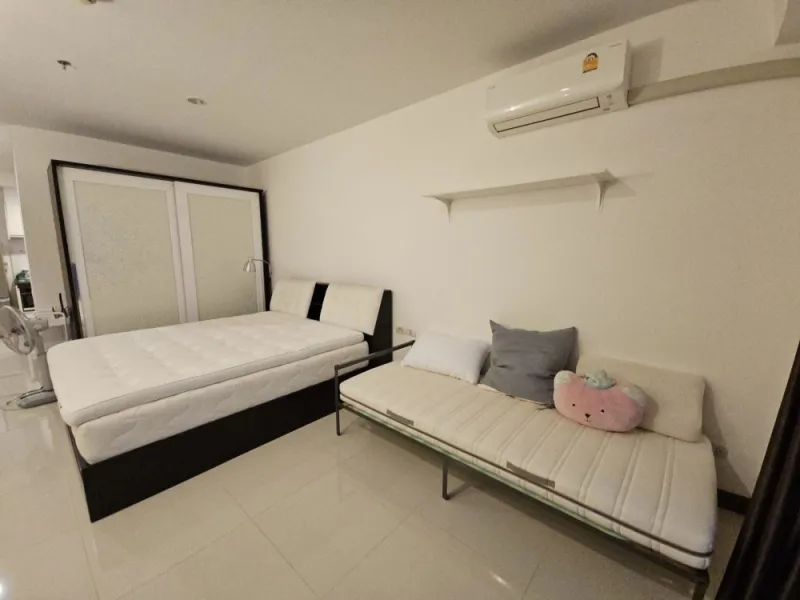 ให้เช่า Supalai Prima Riva Studio ห้อง 43.5 ตรม วิวสูง เฟอร์ครบ หิ้วกระเป๋ามาได้เลยจ้า