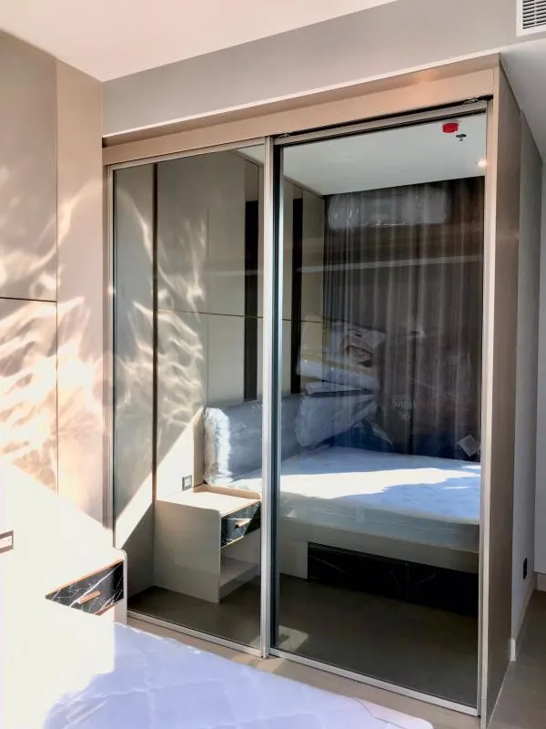 For rent, The Esse at Singha Complex, luxury decorated room, very young child, built-in at every point Don't miss it.