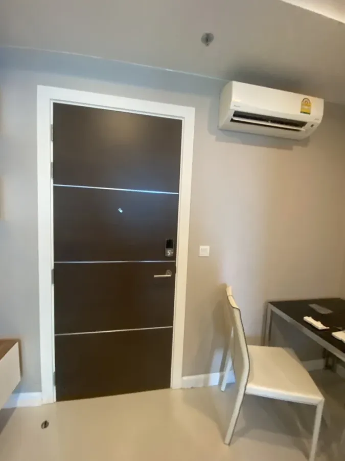 For sale/rent: The Metropolis condo, beautiful unit, high floor, clean, excellent ventilation, ready to move in.