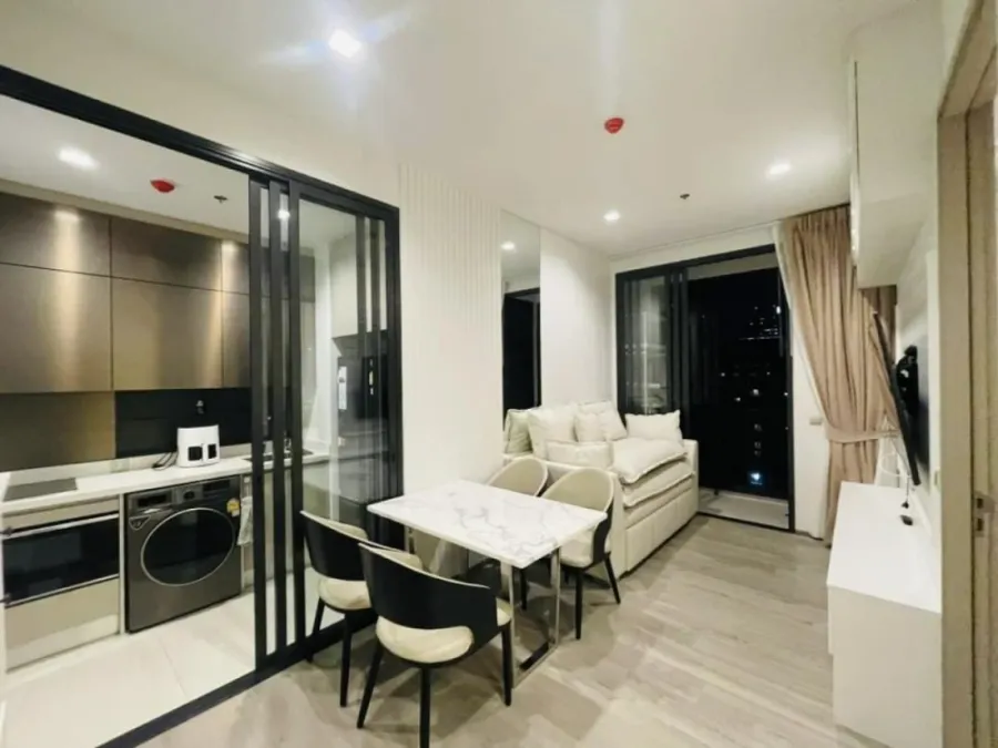 For rent: The Address Siam-Ratchathewi, 17th floor, city view, fully furnished. Book now!