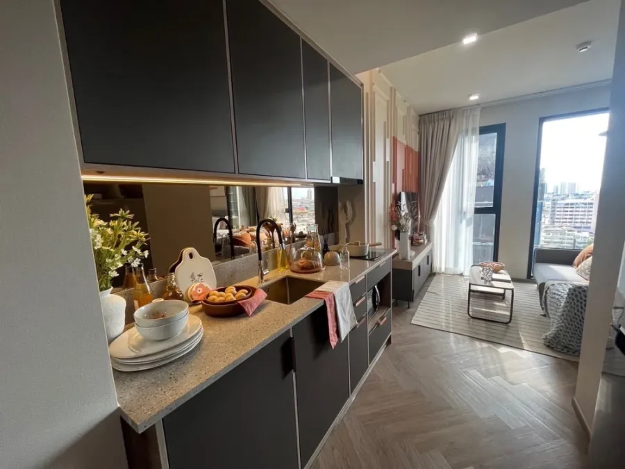 For sale or rent!! Ashton Silom Condo, 37th floor, beautiful room, fully furnished, ready to move in. Don't miss out!!