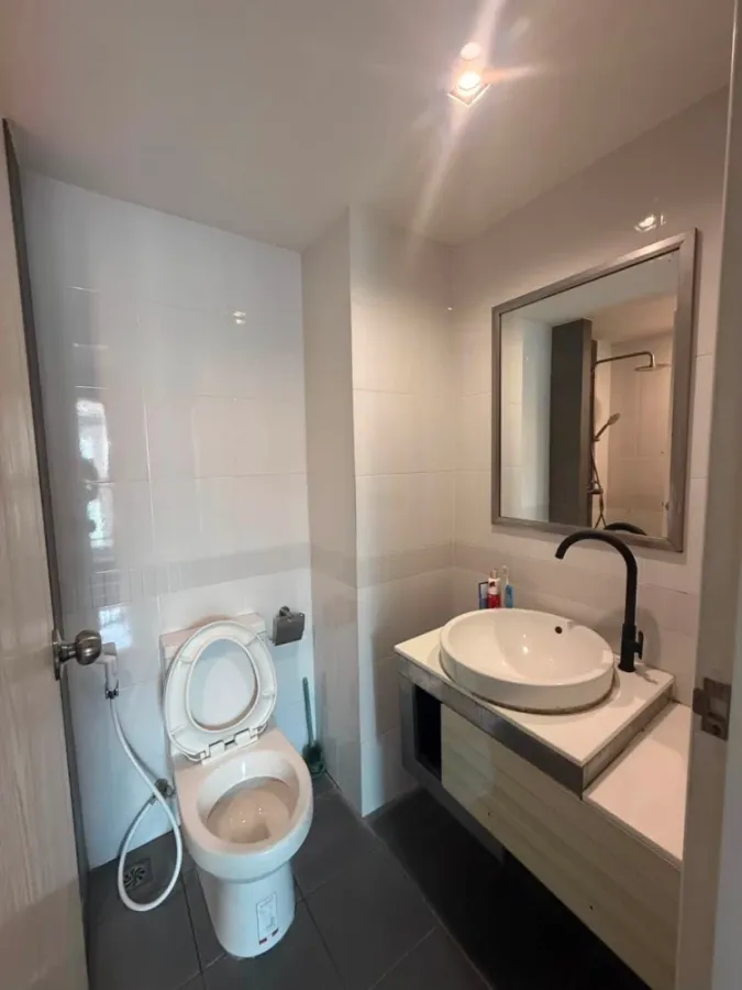 ขาย Jw condo @ ดอนเมือง ห้องรับลม ชมวิวสวนได้ จอดรถในอาคารจอดรถ สนใจจองเลย