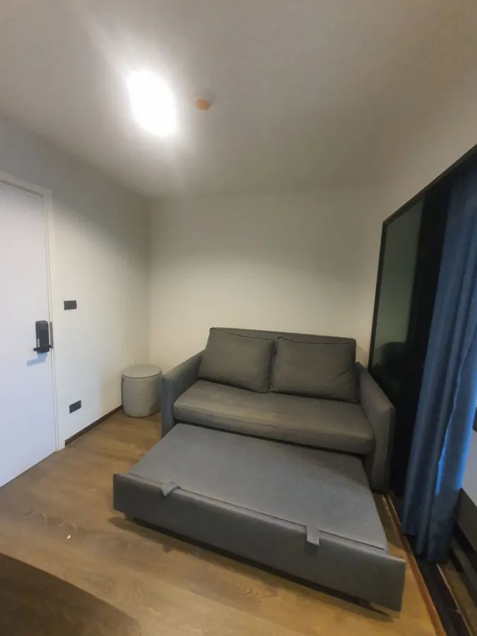 For rent: The Excel Lat Phrao-Sutthisan. The room is decorated simply but nice. There is a good built-in wardrobe.