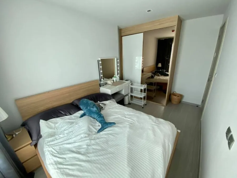 For rent, Life Ladprao, nice room, 32nd floor, city view, comes with a very nice leather sofa. Book in advance