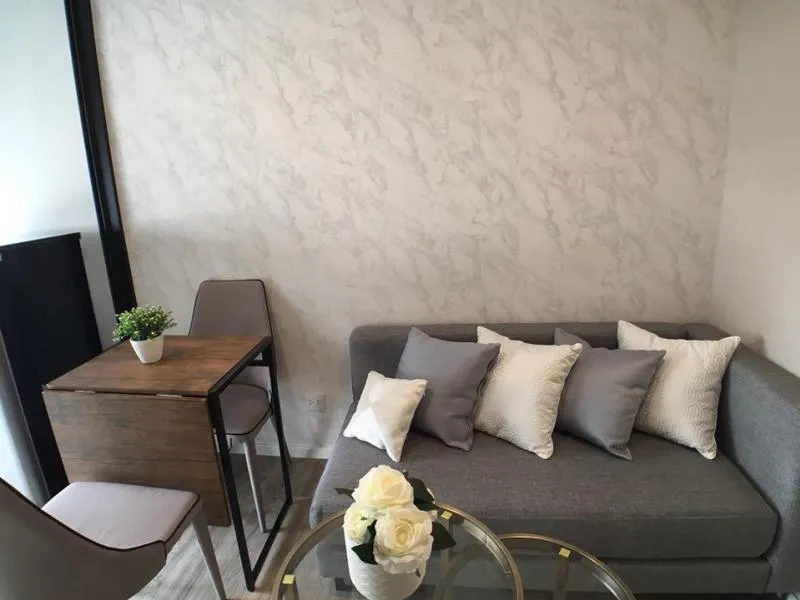 ว้าวว ห้องแต่งสวยๆ ให้เช่ามาแล้วที่ Kensington Pahol-Kaset Private View เฟอร์ครบเข้าอยู่ได้เลย