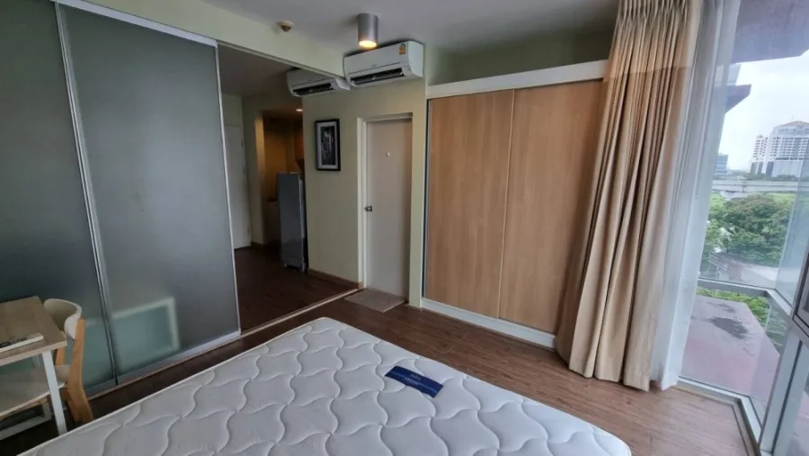 For rent, Condo The Iris Rama 9-Srinakarin, 7th floor, Building C, fully furnished, ready to move in, hurry to book now