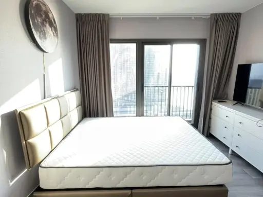 For rent: The Politan Aqua, the room is at the end, no other rooms next to it, not noisy, very comfortable to sleep in. Don't miss it.