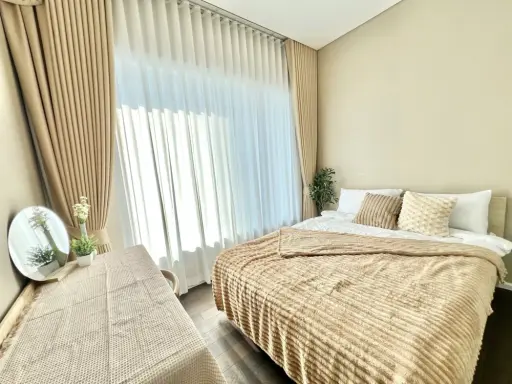 For rent: The Saint Residences, beautifully decorated unit on the 34th floor with views of Chatuchak Park and Union Mall. Book now!