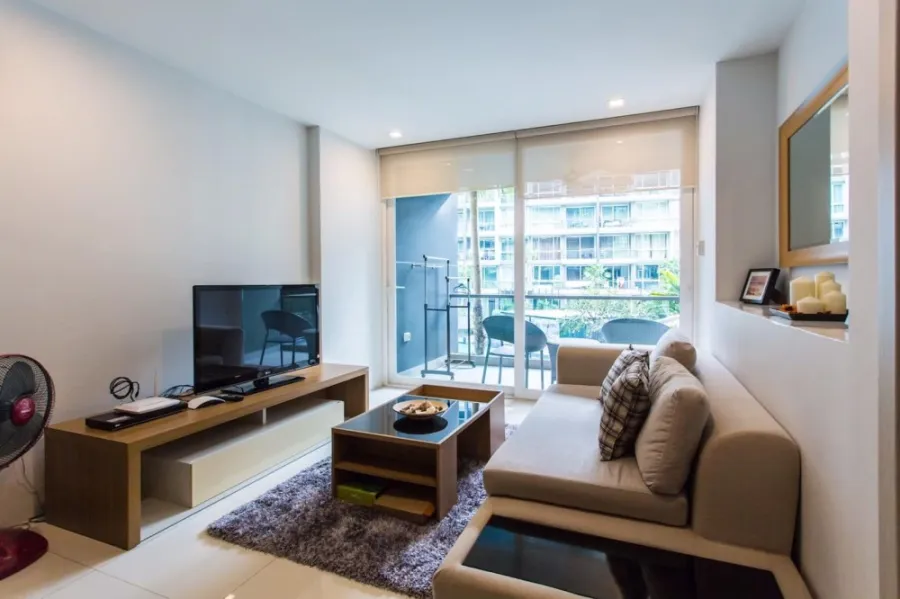 Condo for sale or rent, Apus (Pattaya Central), decorated in modern style, with jacuzzi, swimming pool view, don't miss it.