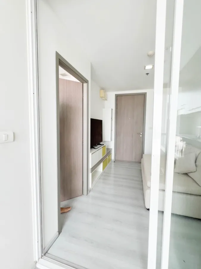 Condo for sale, Greene Chaengwattana, clean room, comfortable to the eyes, comes with complete furniture, hurry up and reserve it now.