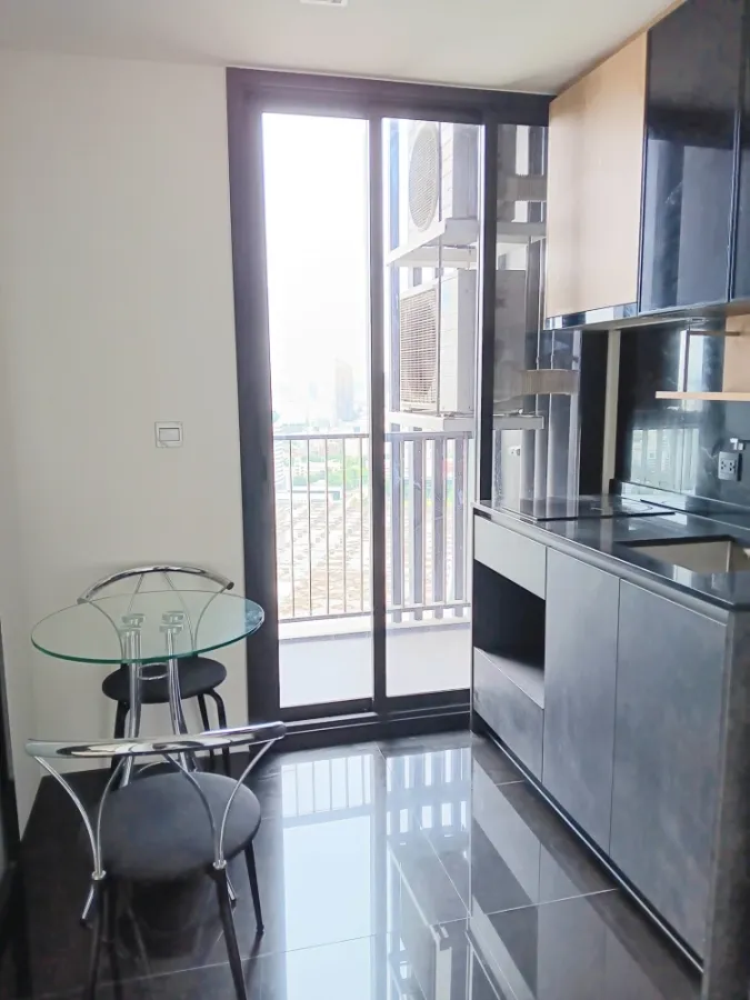 For rent: The Line Jatujak, 33rd floor, city view, fully furnished room, ready to move in, book now, don't miss out.