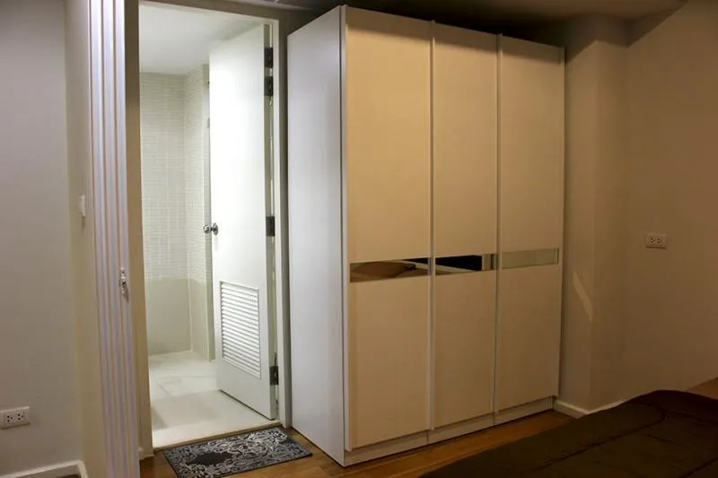 Condo for rent, Focus on Saladaeng, beautiful room, lots of furniture, near BTS, convenient transportation Hurry and grab it.