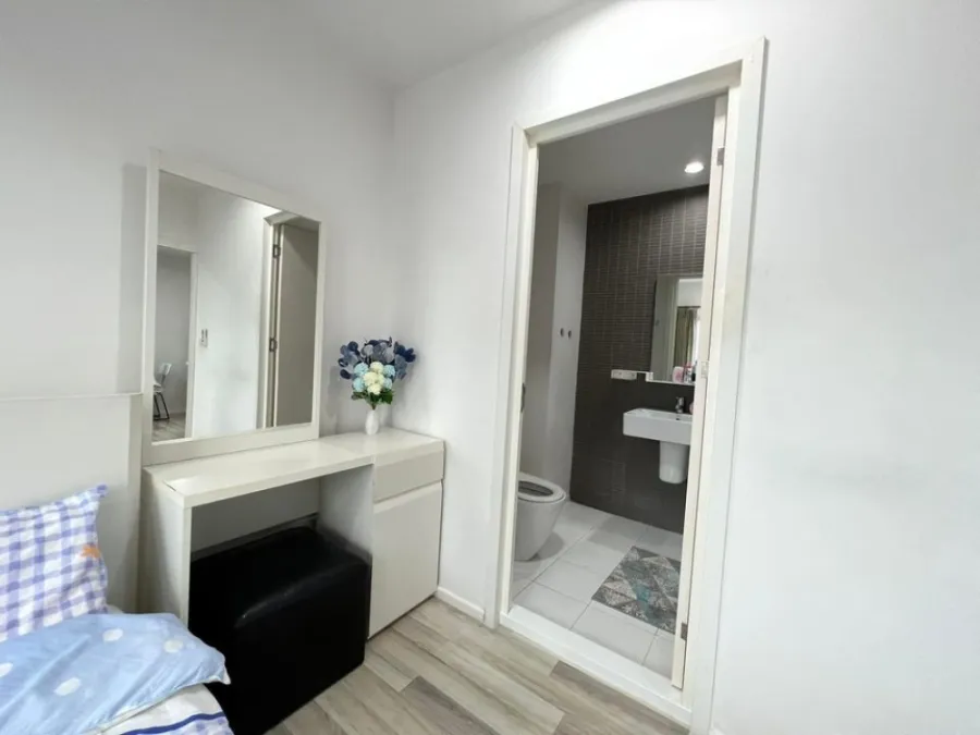 Don't scroll past!! Condo for rent, The Key Chaengwattana, beautiful room, pool view. decorated ready to move in