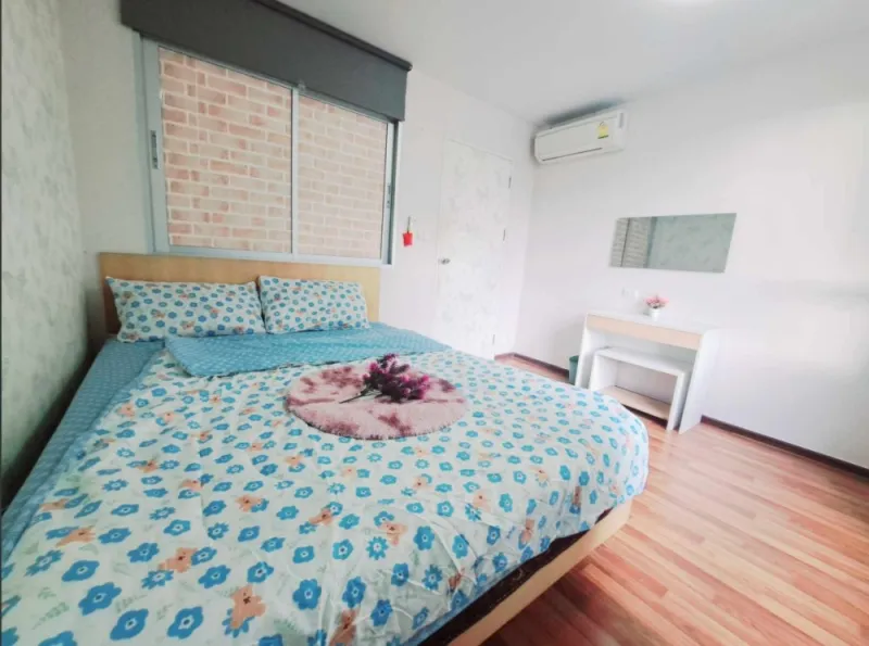 For rent คอนโด ยู หัวหมาก สเตชั่น ห้องกว้างขวาง ติดวอลเปเปอร์อย่างดี ราคาอย่างคุ้ม ต้องรีบมาจับจอง