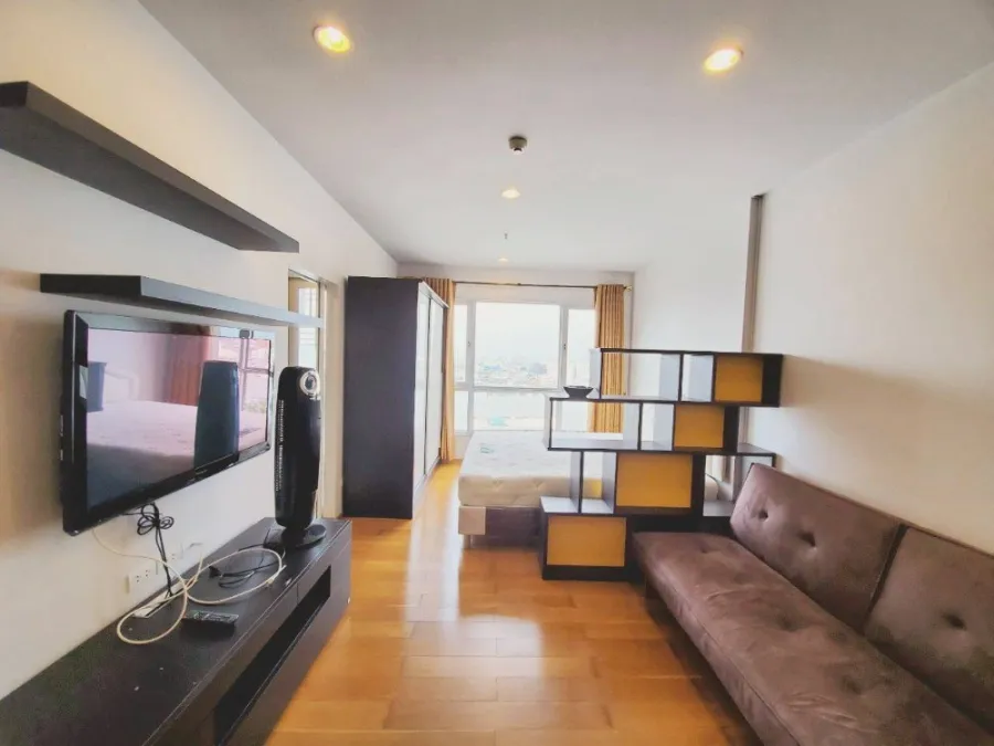 For rent, Hive Taksin, good position, north, 16th floor, beautiful view, unique, has everything. If you don't reserve, you will regret it.