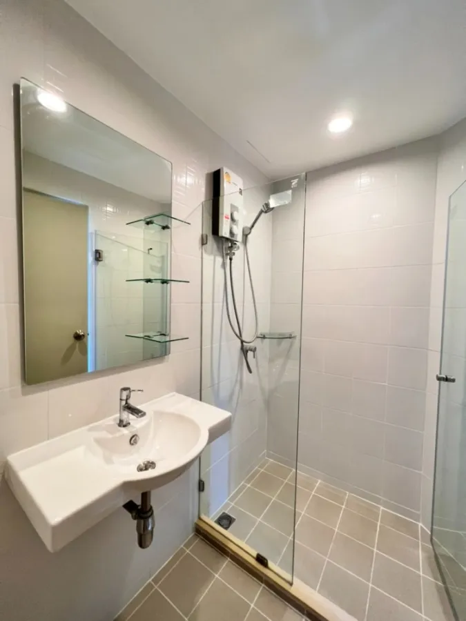 For sale and rent, Ideo Sathorn-Tha Phra, room ready to move in, 27th floor, good view, not too expensive, all in one place, must reserve quickly.