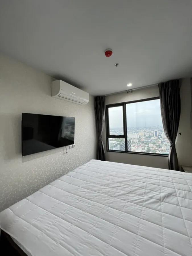 For rent or sale life ladprao, wide room, high floor, clear view, no block view affordable price I was told that I had to reserve.