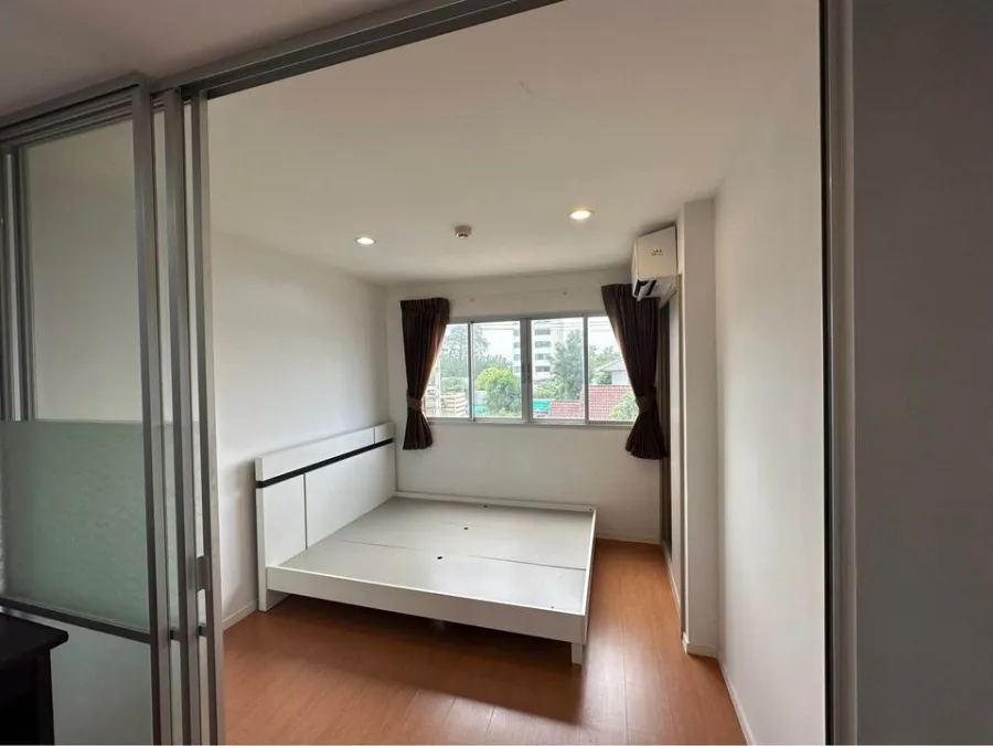 For sale: Lumpini Condo Town Ramintra-Lad Phrao, divided into separate rooms, fully furnished, don't miss out!