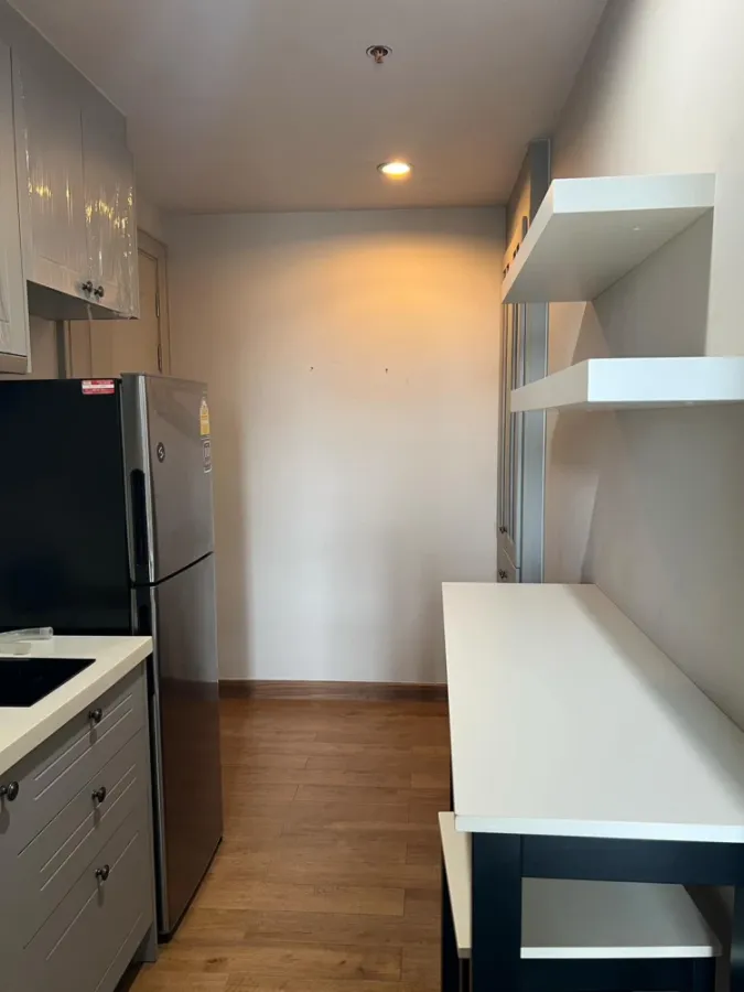For rent: The Editor, ready to move in, furnished, just bring your bags!!