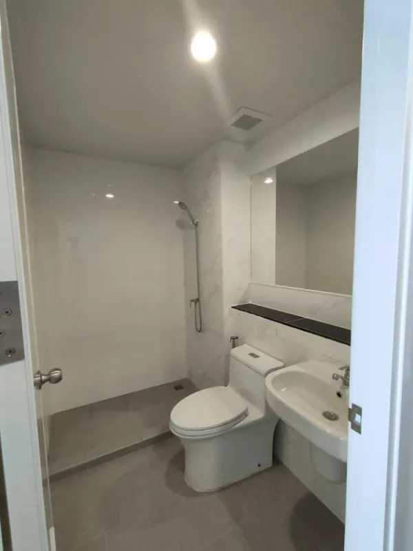 ให้เช่า คอนโด รีช พหลโยธิน 52 ชั้น​ 5 ห้องเปล่า ห้องกว้าง ตกแต่งได้ตามใจผู้เช่า จองเลย ด่วน