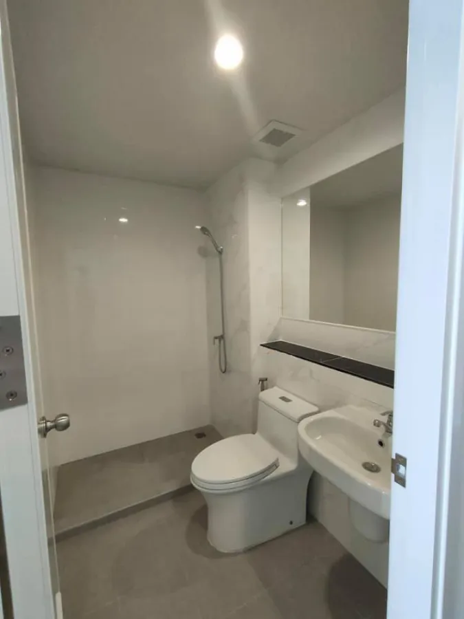 ให้เช่า คอนโด รีช พหลโยธิน 52 ชั้น​ 5 ห้องเปล่า ห้องกว้าง ตกแต่งได้ตามใจผู้เช่า จองเลย ด่วน