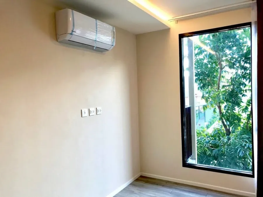 For sale or rent: IKON Sukhumvit 77, 3rd floor, fully furnished room, nice to live in, reserve now, don't wait, hurry!