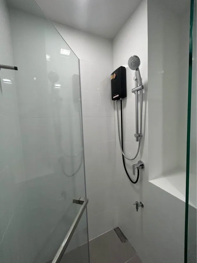 For rent, Modiz Rhyme Ramkhamhaeng, simple room, nice to live in, with a big screen TV, very satisfying. Good like this, reserve now.