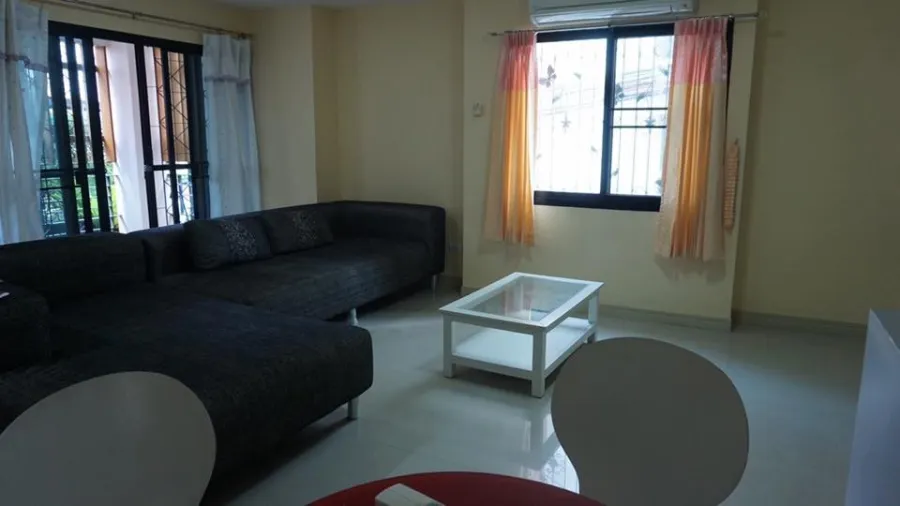 ขาย The North Park Condominium ห้องกว้าง เฟอร์นิเจอร์ครบ โซฟาใหญ่ นั่งสบายสุดๆ จองเลยจ้า