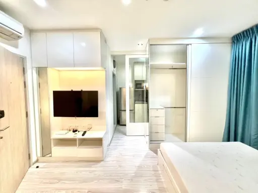 Urgent sale, Ideo Mobi Sukhumvit Eastgate, 14th floor, swimming pool view, Buit-In, white, clean, hurry and reserve before you miss out.